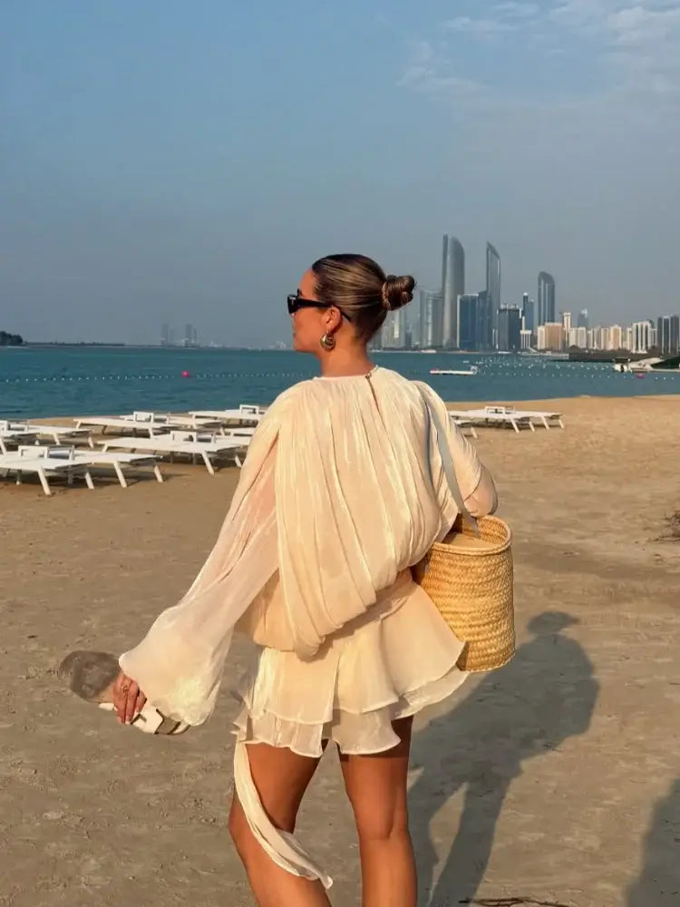 Vestido Curto com Saia de Babados Assimétrico Suelen Vestido Curto com Saia de Babados Assimétrico Suelen