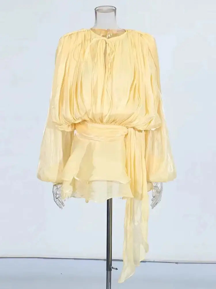 Vestido Curto com Saia de Babados Assimétrico Suelen Amarelo / P Vestido Curto com Saia de Babados Assimétrico Suelen